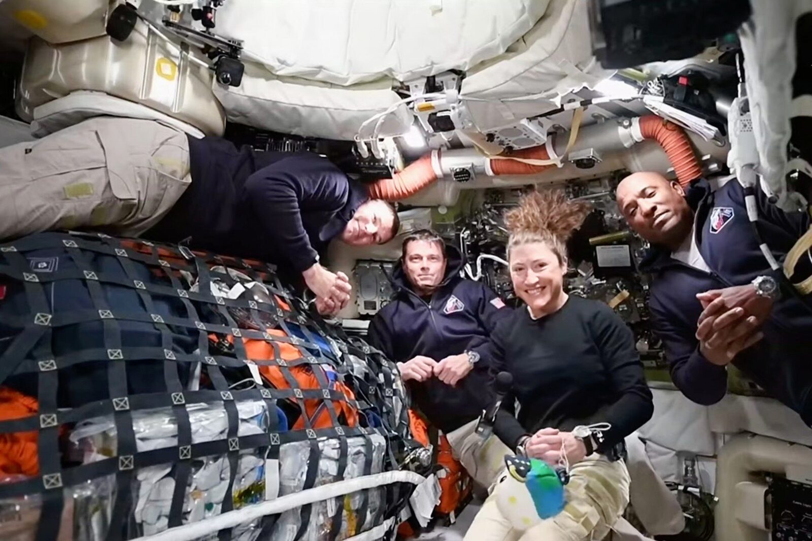 Capsula Orion, care va transporta echipajul misiunii Artemis 2 spre Lună, este semnificativ mai avansată și mai spațioasă decât navele Apollo din anii ’60 și ’70