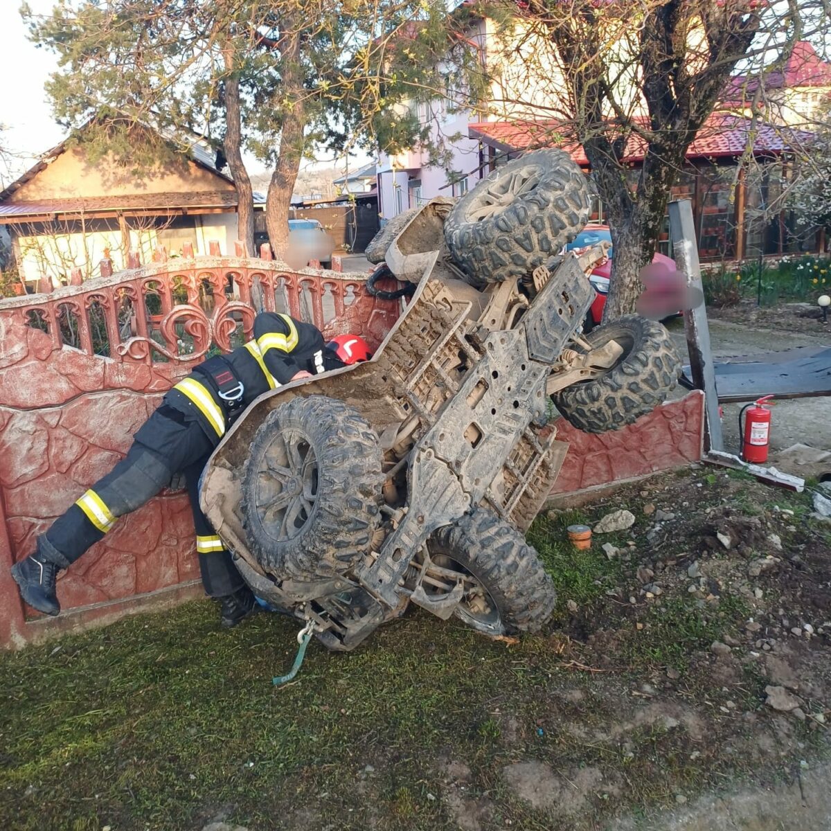 Accident de Paște: ATV răsturnat pe gard, România în alertă