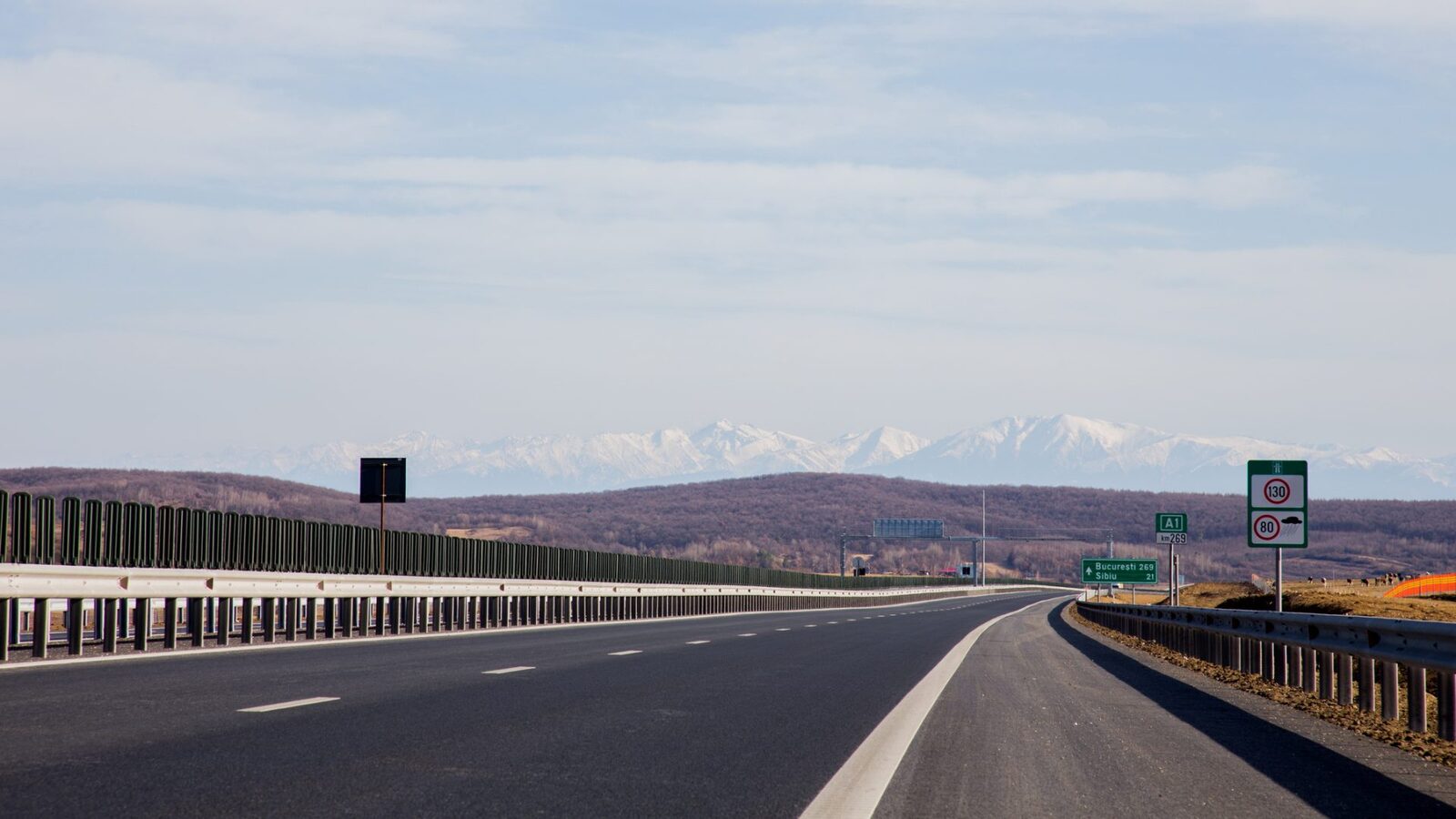 Contractul pentru tronsonul Târgu Frumos – Lețcani al Autostrăzii A8 a fost câștigat de o asociere România – Bulgaria O asociere formată din firme din România și Bulgaria a fost desemnată câștigătoarea licitației pentru construcția tronsonului Târgu Frumos – Lețcani, parte a viitoarei Autostrăzii A8