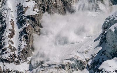 Avalanșe, pericol la munte: Schiori și turiști, pe lista neagră