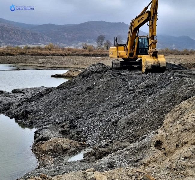 Autorizații pentru construcția de iazuri piscicole: realitate și controverse În ultimul deceniu, peste 1.200 de autorizații pentru construcția de iazuri piscicole au fost emise în România, însă doar un număr foarte redus dintre acestea au fost realizate efectiv