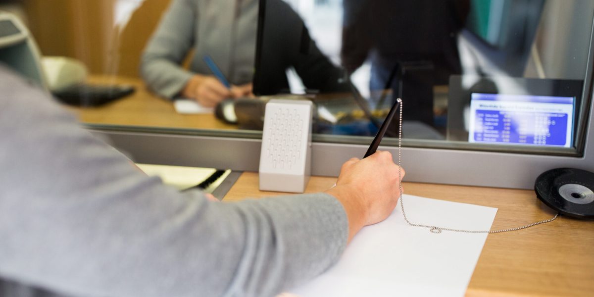 Bănci din România, vizate de amenzi colosale: peste un miliard de euro