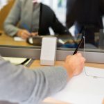 Bănci din România, vizate de amenzi colosale: peste un miliard de euro