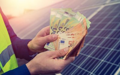 Fermierii români pot accesa fonduri europene de până la 20 milioane EUR pentru panouri solare și baterii în 2026