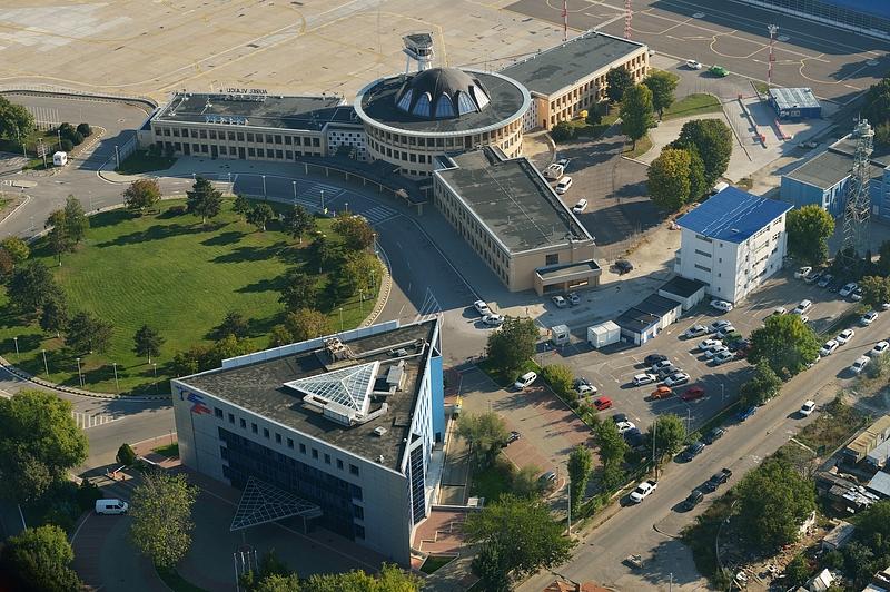 Băneasa, gata de modernizare: Aeroportul primește oferte pentru studiu