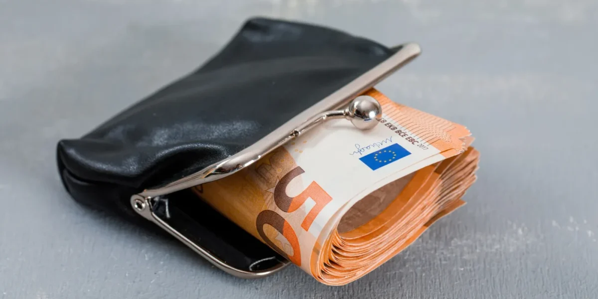 Străini prinși pe autostradă după jaful de 60.000 lei. Poliția a recuperat banii