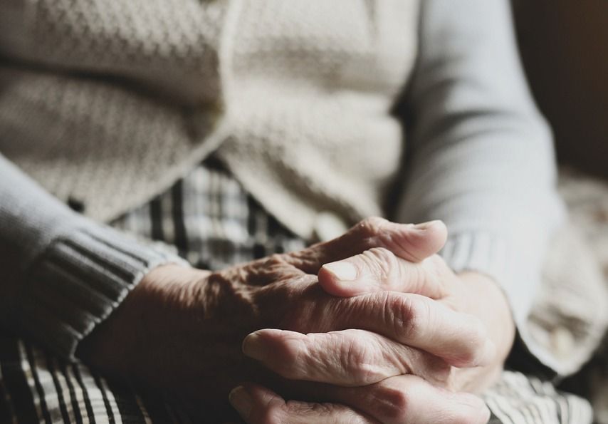 Pensionară din Italia, păcălită cu 200.000 de euro într-o schemă falsă