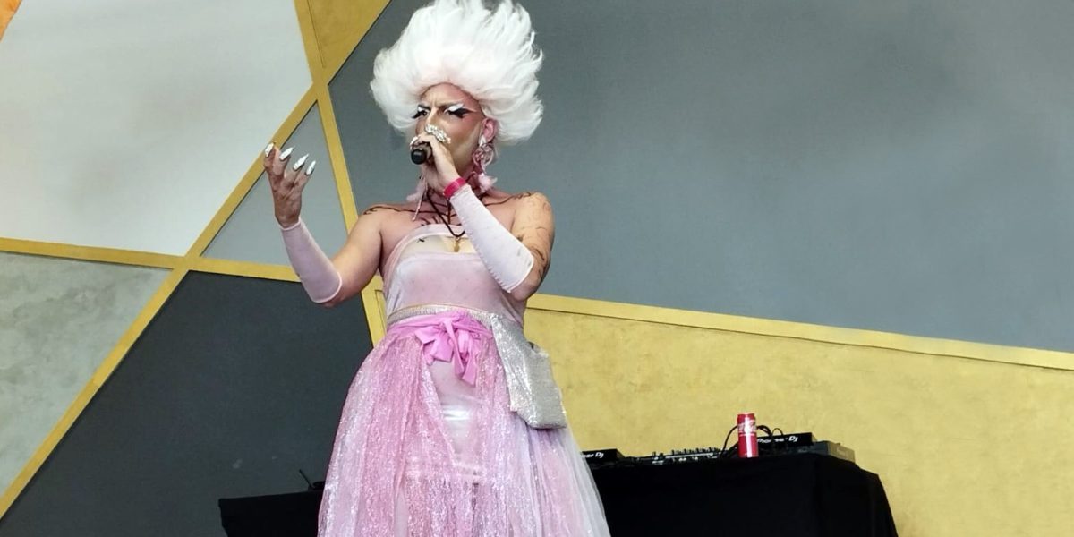 Beni Mihai, de la corul bisericesc la Drag Queen pe ritm de pop-rock