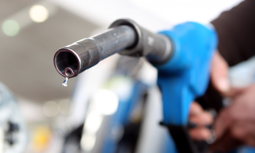 Unde se risipește: Statul, nu cetățenii, ar trebui să raționalizeze carburanții