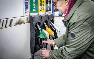 Proteste FURIOASE în Irlanda: Poliția le declară ILEGALE, prețurile rămân mari