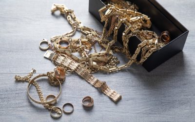 Bijuterii de 250.000 €, dispărute de la DIICOT. Galați, 2008: Proprietara, disperată să-și achite datoriile