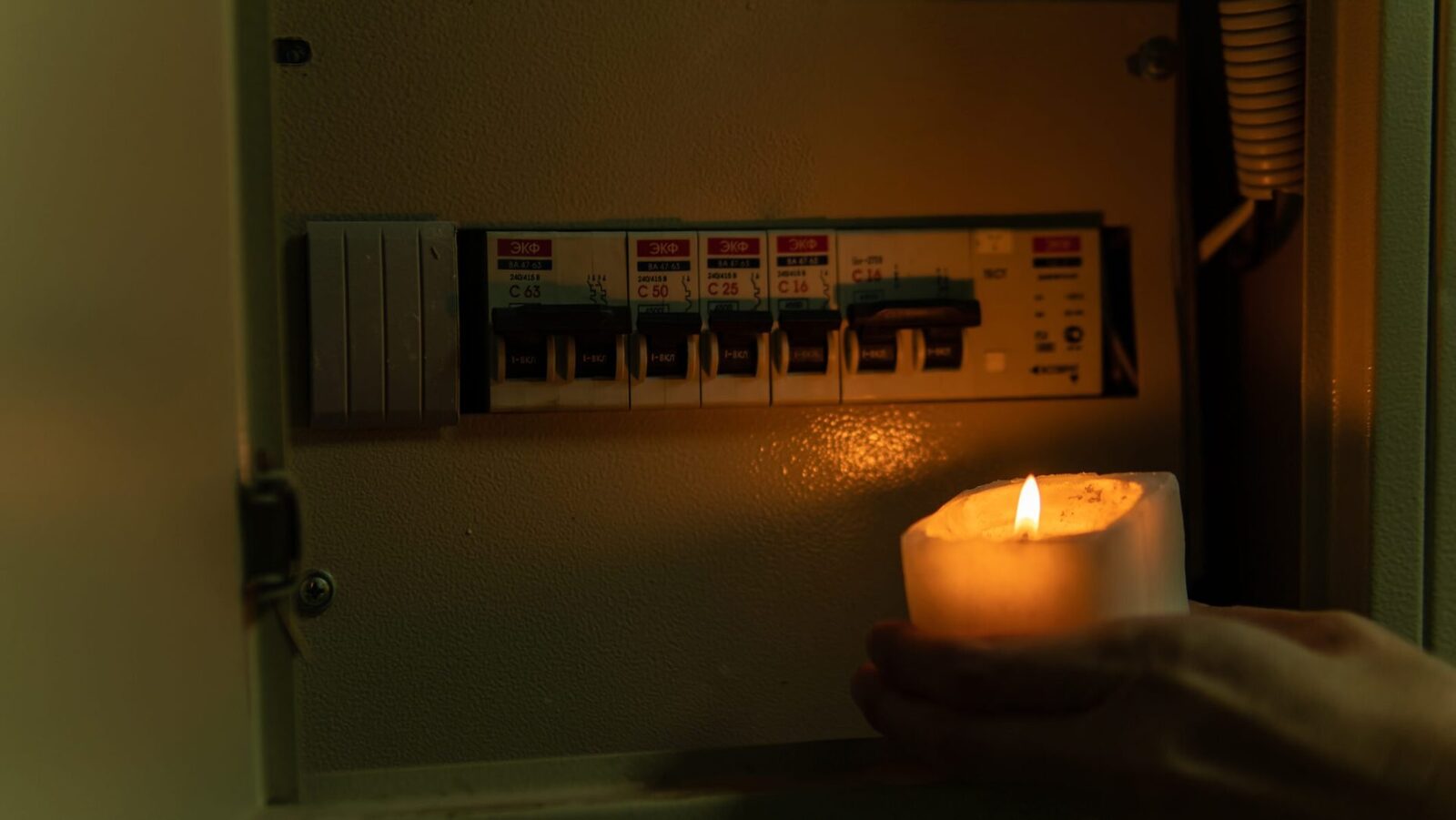 Curentul electric se întrerupe în aprilie: Zonele și orele anunțate