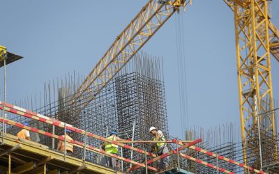 Creștere-record în România: Construcțiile au explodat, locuințele conduc
