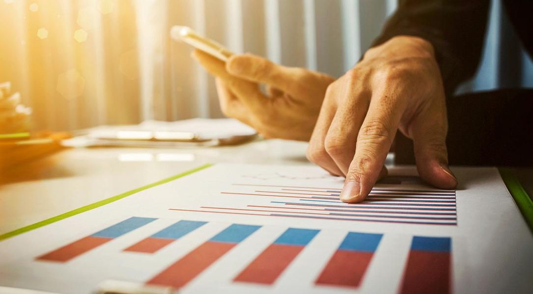 Industria României, în continuare în contracție, dar cu semne de ușoară revenire în martie