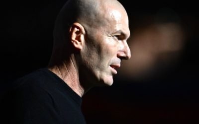 Zinedine Zidane a revenit oficial în cupele fotbalului după o pauză de aproape cinci ani, semnând un contract cu clubul Al-Ittihad