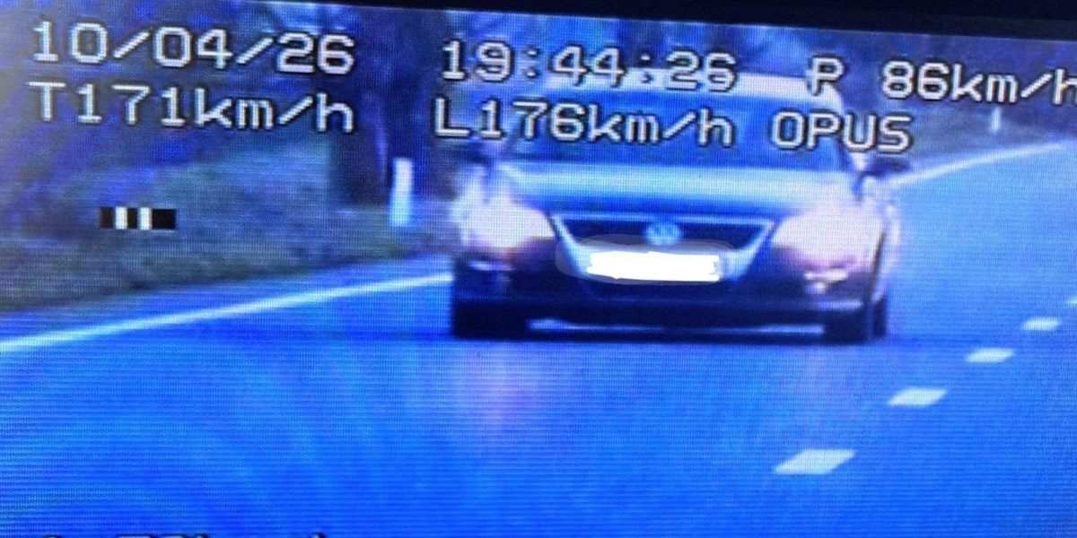 Șoferiță, prinsă cu 176 km/h: „Mi se ard cozonacii” pe DN 38!