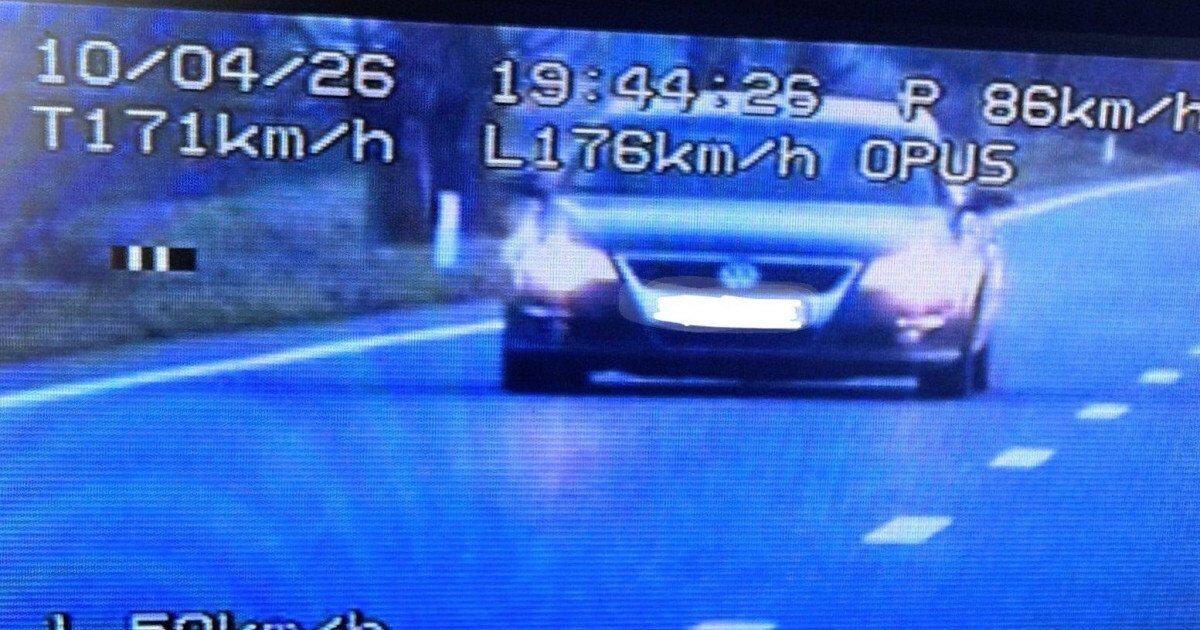 Șoferiță, prinsă cu 176 km/h: „Mi se ard cozonacii” pe DN 38!