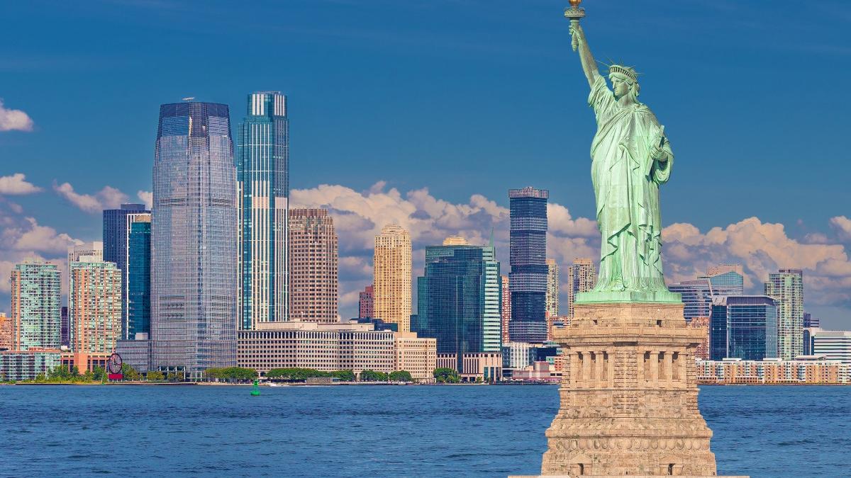 California, MARE cât Franța. NEW YORK, peste tot în Europa.