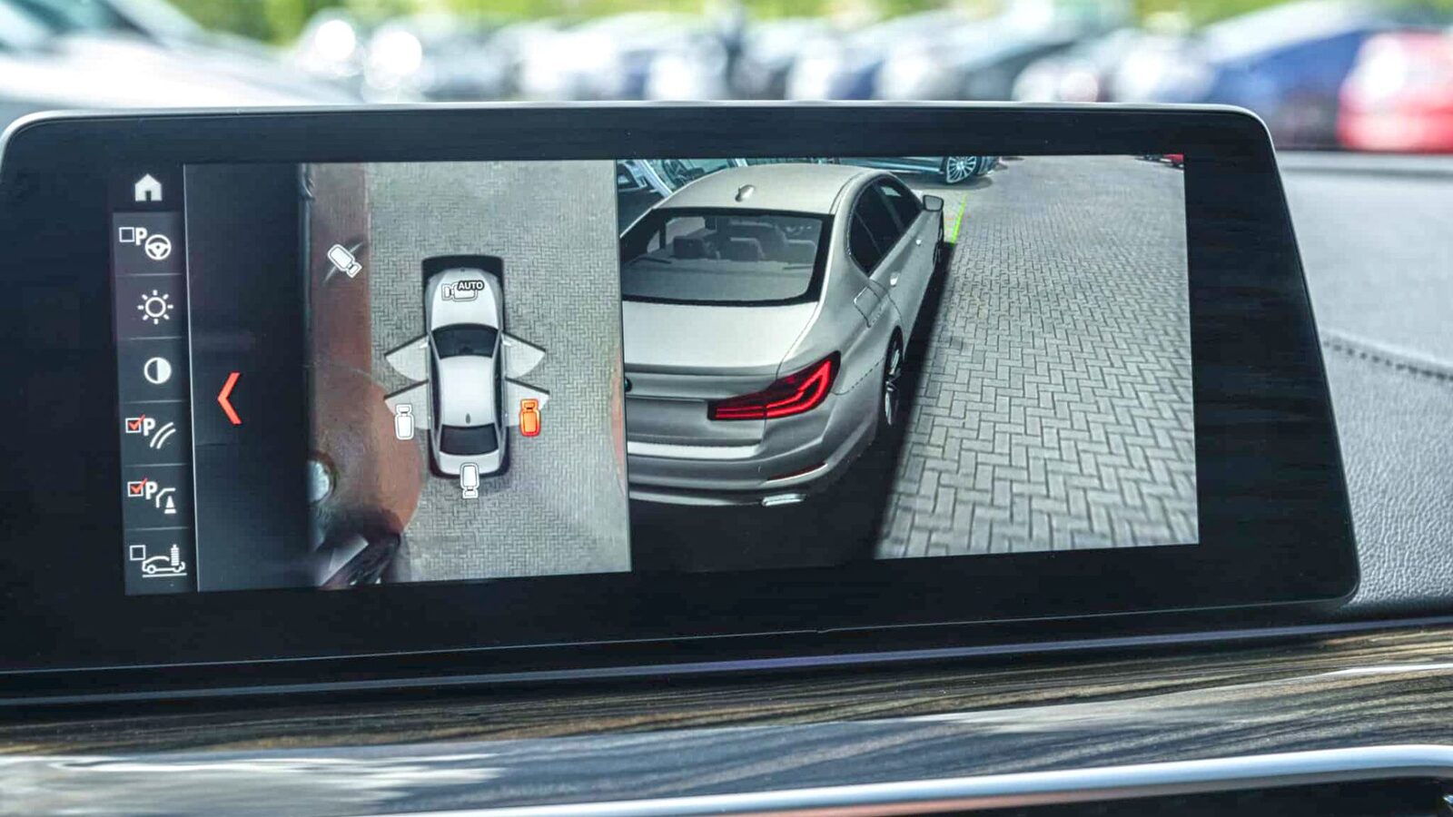 Imaginea cu camerele 360 de grade încețoșate pe mașină nu semnalează automat o defecțiune