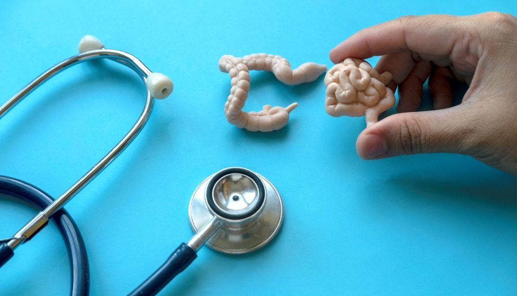 Tineri loviți de CANCER de colon: Ce se întâmplă la nivel global?