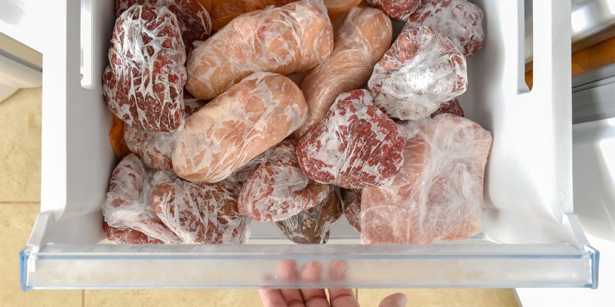 Cât rezistă mielul la congelator? E mai mofturos ca vita și puiul?