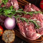 Șoc la cumpărături: Ce prețuri astronomice au mielul și ouăle în 2026?