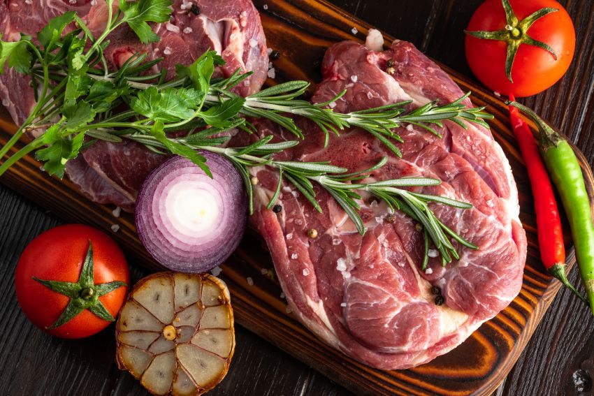 Șoc la cumpărături: Ce prețuri astronomice au mielul și ouăle în 2026?