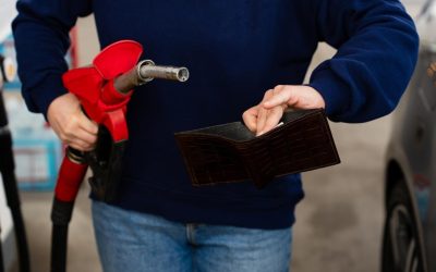 Benzina și motorina, ieftiniri de SÂMBĂTĂ la Petrom și Lukoil