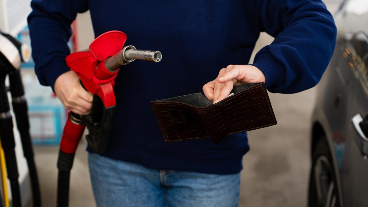 Benzina și motorina, ieftiniri de SÂMBĂTĂ la Petrom și Lukoil