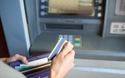 Atunci când vine vorba de retragerile de numerar de la bancomat, primul lucru pe care trebuie să îl verifici este limita zilnică a cardului tău