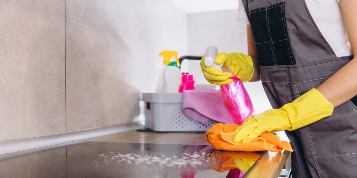 Curățenia obsesivă, semn de anxietate: ce spun psihologii