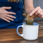 Ceaiuri SALVATOARE după Paște: Scapă de balonare și arsuri