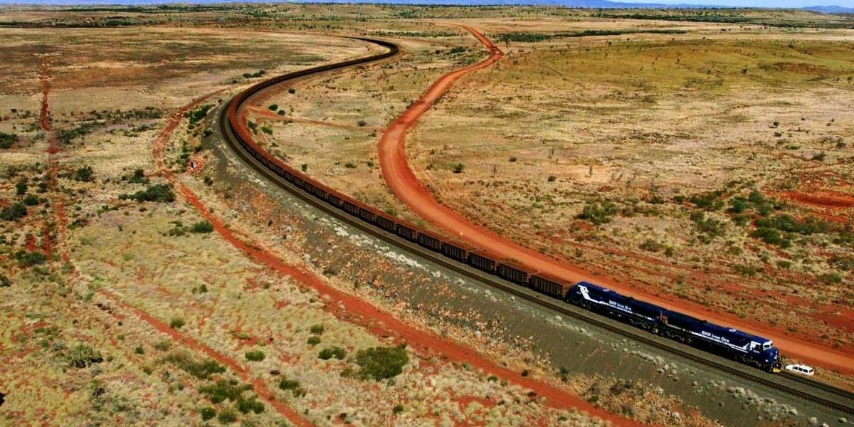 Record mondial: Trenul-gigant cu 682 de vagoane bate toate recordurile, are 7 km!