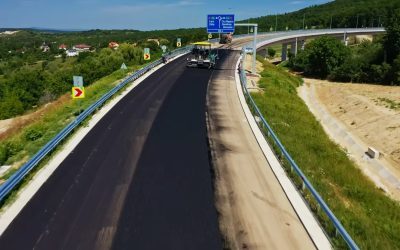 Municipiul Sighetu Marmației va beneficia de primul drum de centură, într-o investiție estimată la peste 40 de milioane de euro, Detalii despre proiectul drumului de centură din Sighetu Marmației Proiectul de aproximativ 5 kilometri de drum de centură va lega zonele interne ale orașului de principalelor artere de circulație, facilitând astfel accesul mai rapid și mai sigur către punctele de frontieră și zonele învecinate