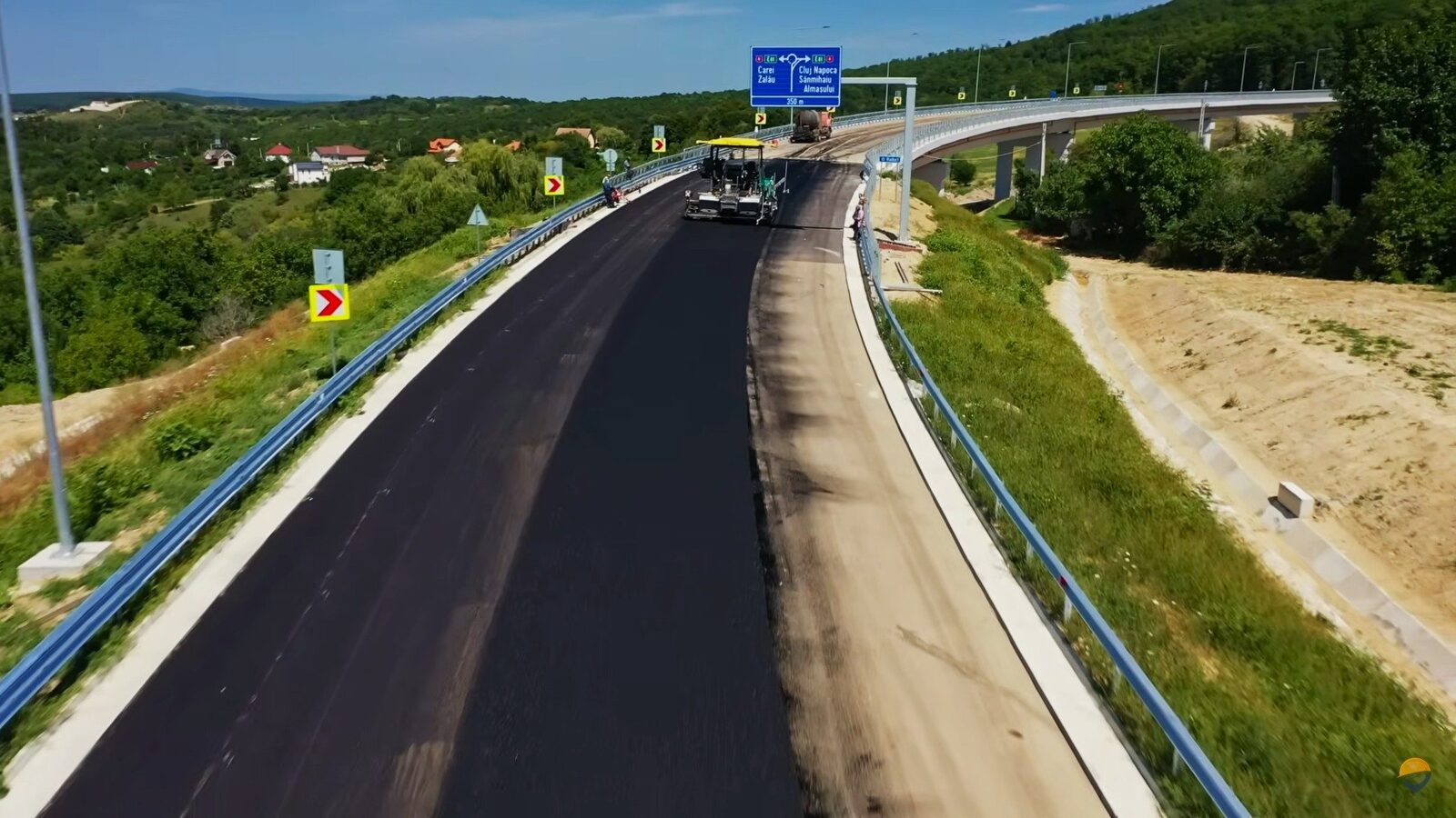Municipiul Sighetu Marmației va beneficia de primul drum de centură, într-o investiție estimată la peste 40 de milioane de euro, Detalii despre proiectul drumului de centură din Sighetu Marmației Proiectul de aproximativ 5 kilometri de drum de centură va lega zonele interne ale orașului de principalelor artere de circulație, facilitând astfel accesul mai rapid și mai sigur către punctele de frontieră și zonele învecinate