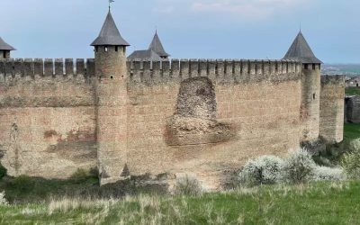 Zidul Cetății Hotin, simbol al Moldovei lui Ștefan, s-a prăbușit: „Toată lumea e în viață”