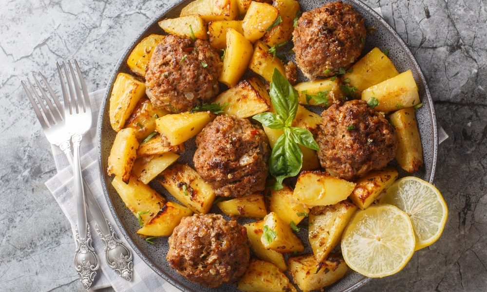 Rețeta de chiftele grecești la cuptor: Secretul bucătarilor! Face furori
