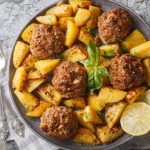 Rețeta de chiftele grecești la cuptor: Secretul bucătarilor! Face furori
