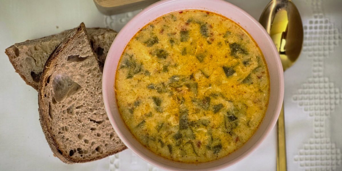 Ciorba de măcriș, deliciul acrișor ce-ți curăță organismul