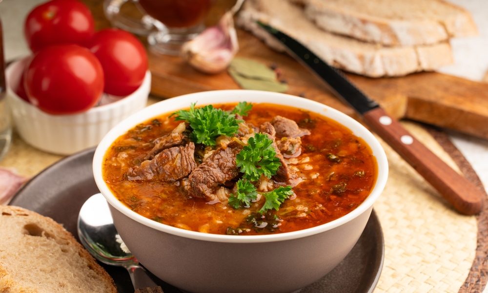 Ciorbă de miel ca la mama acasă: Rețeta tradițională, pas cu pas