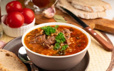 Ciorbă de miel ca la mama acasă: Rețeta tradițională, pas cu pas