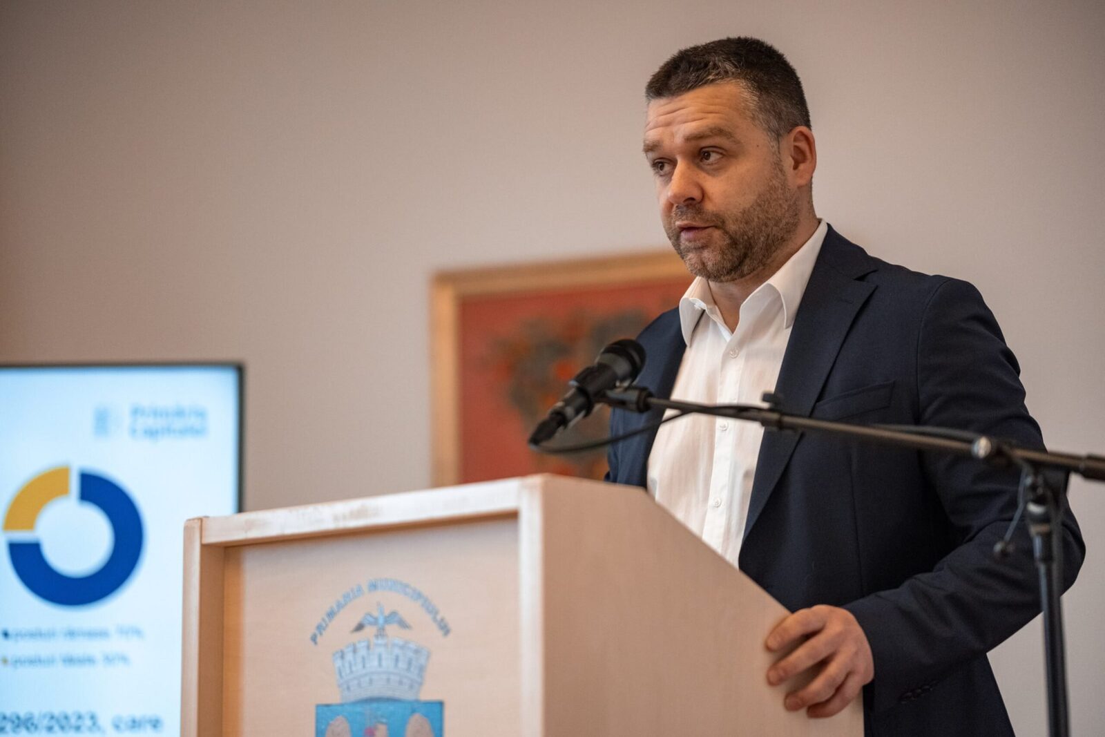 Primarul Ciprian Ciucu a anunțat planuri de a transforma circulația în centrul orașului București, propunând o reducere a benzilor de circulație și o limitare a vitezei