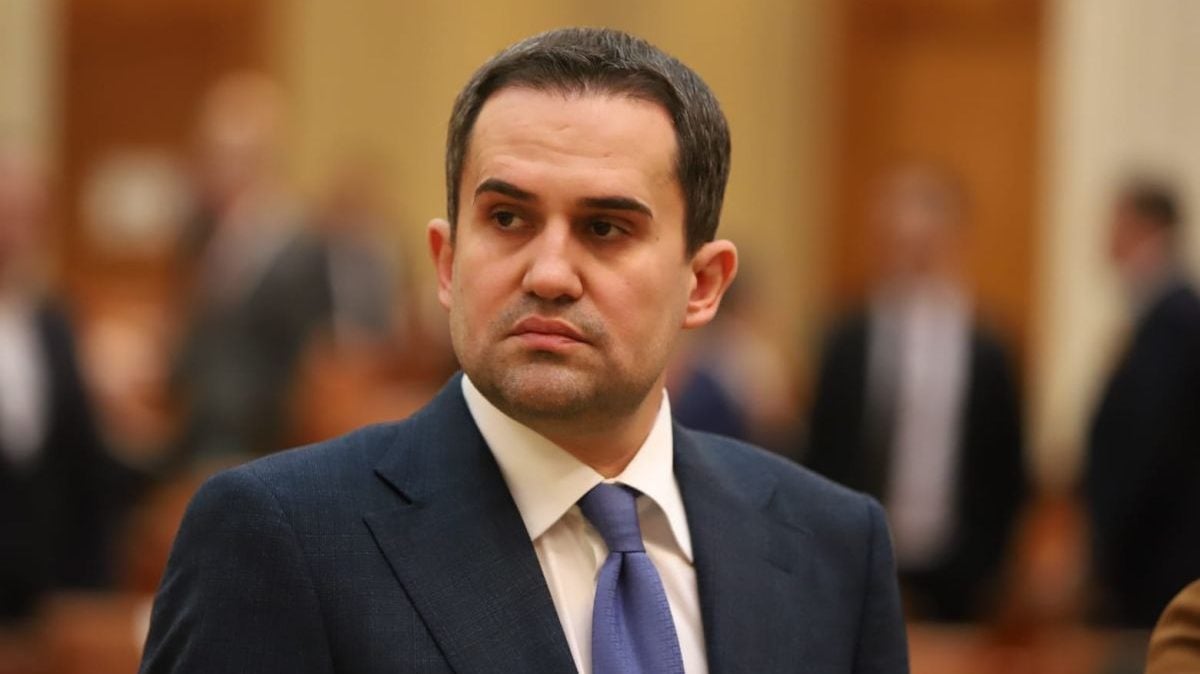 Ministrul Transporturilor, Ciprian Şerban, a semnat contracte de finanțare pentru instituțiile de securitate, vizând achiziția de vehicule electrice și dezvoltarea infrastructurii de reîncărcare