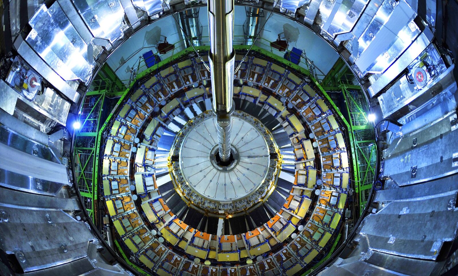 Acceleratorul de particule-gigant dezvăluie materia primordială, după Big Bang