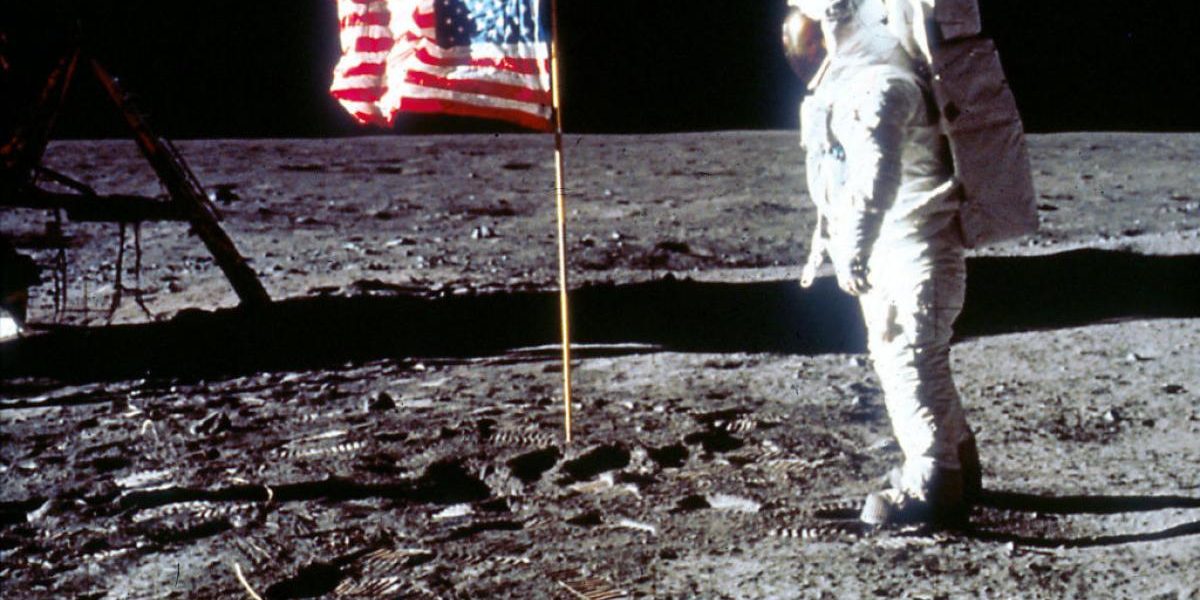 Conspiraționiștii români neagă lansarea Artemis 2: „Mergem pe Lună degeaba!”