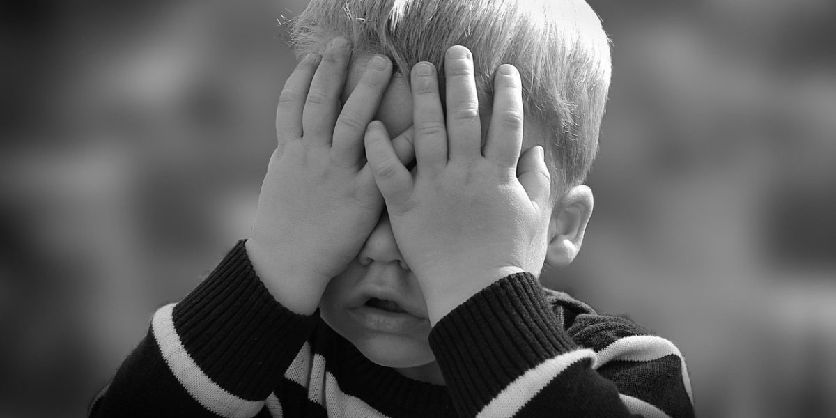 Un pompier, erou în timpul liber: Salvează un copil de 2 ani înecat într-un magazin