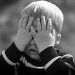 Un pompier, erou în timpul liber: Salvează un copil de 2 ani înecat într-un magazin