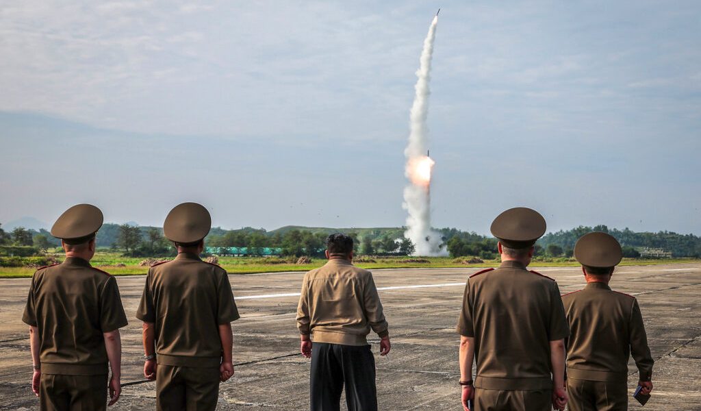 Coreea de Nord lansează rachetă balistică: Tensiuni crescute în regiune