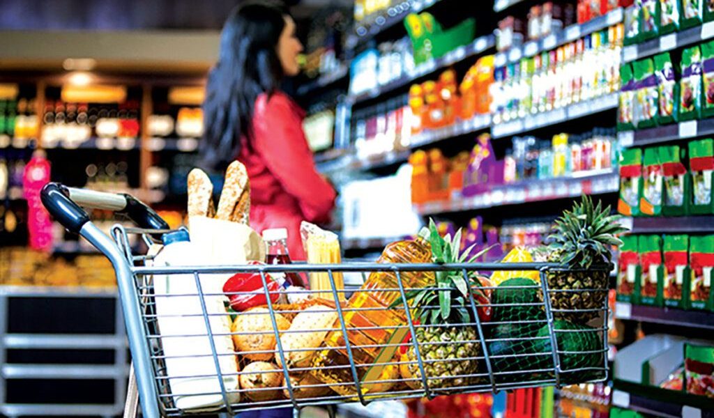 Românii, cu pungile tot mai ușoare: Consumul în picaj, concedieri pe urme