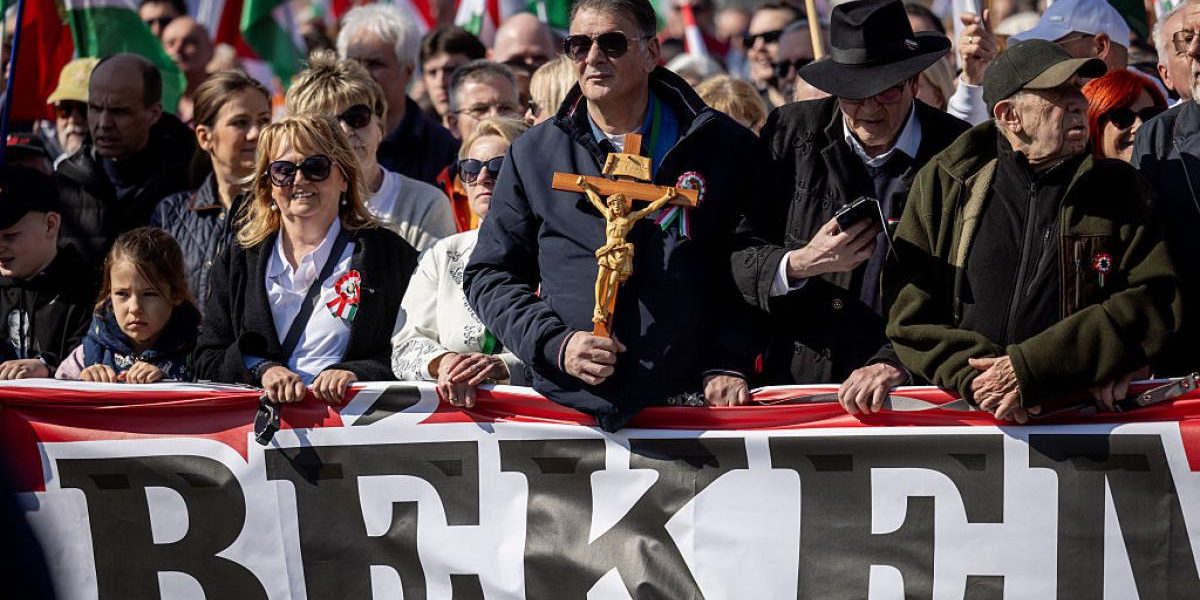 Fidesz, campanie masivă pe Facebook: Reclame interzise, dar difuzate în Ungaria